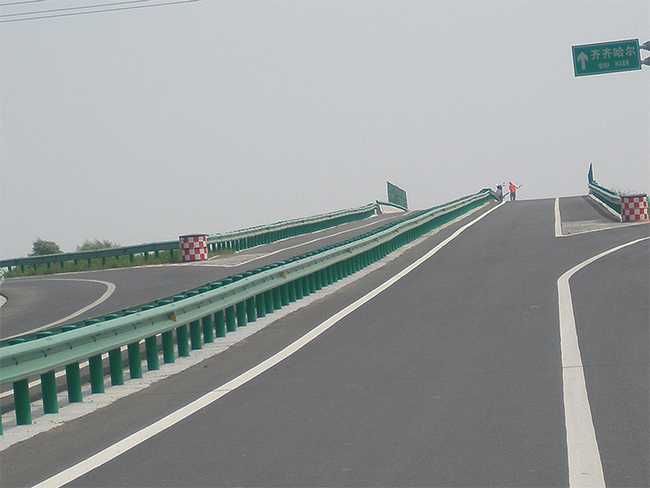贵阳高速公路护栏的材质与规格